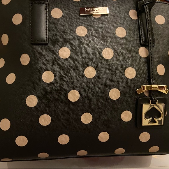 Lightly used Kate Spade ♠️ Satchel with Cosmetic bag. - Picture 4 of 12